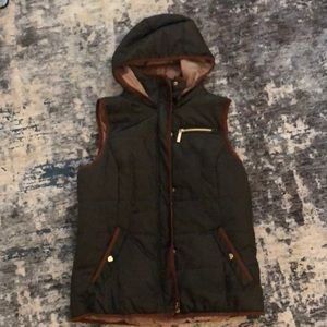 Vince Camuto green and brown puffer vest